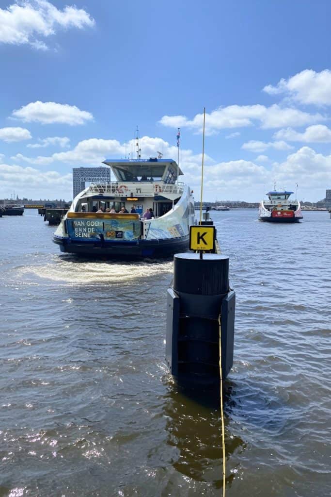 Die Fähren nach Amsterdam Noord.