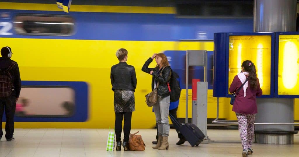 Bahnsteig am Flughafen Schiphol.
